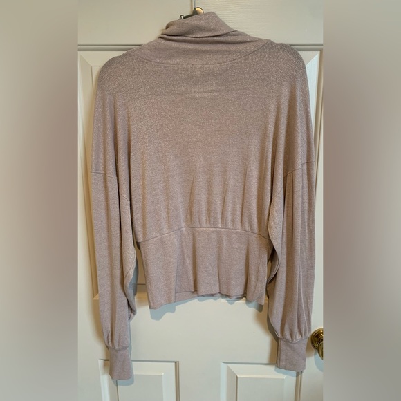 Free People turtleneck sweater. Rose-gold, size Small. EUC - Picture 5 of 6